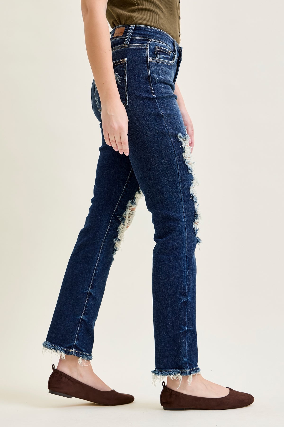 Lisse Mid Rise Ripped Straight Fit Jeans
