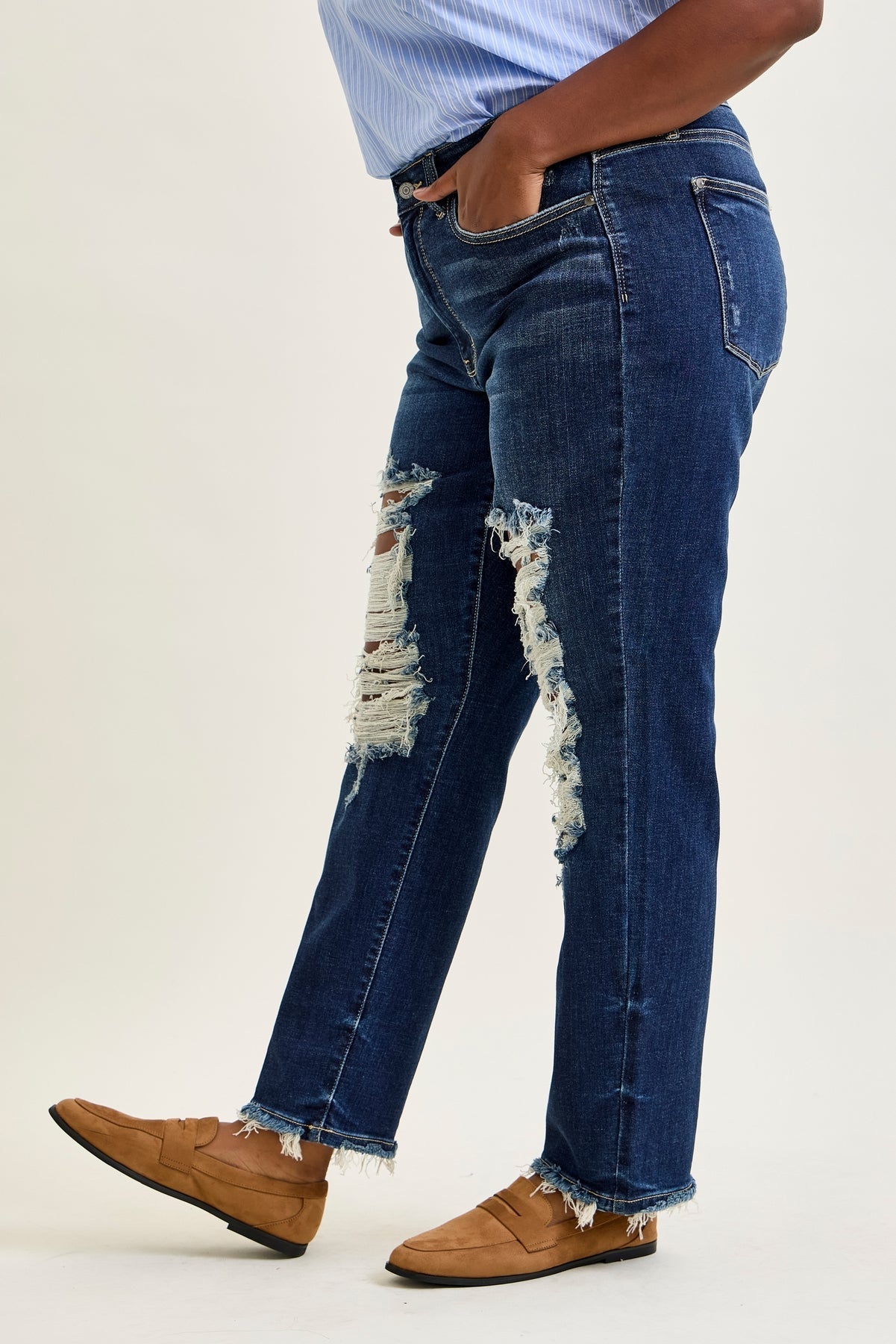 Lisse Mid Rise Ripped Straight Fit Jeans - PLUS
